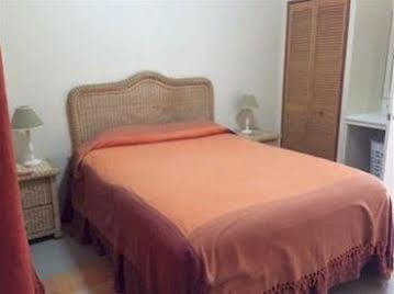 Hillside Apartments Kingstown Luaran gambar