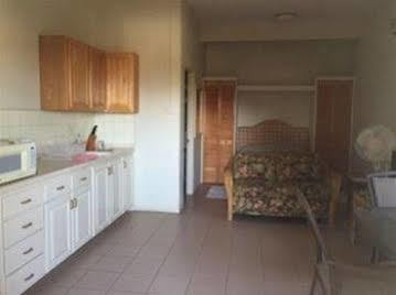 Hillside Apartments Kingstown Luaran gambar