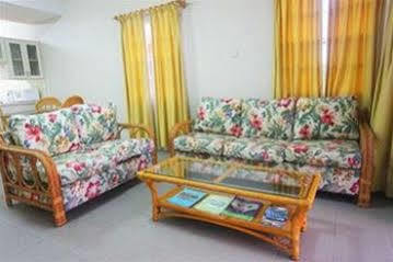 Hillside Apartments Kingstown Luaran gambar